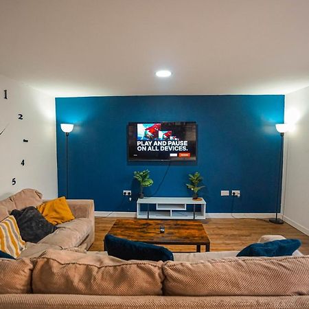 Private And Spacious 2 Bedroom House - Free Parking! Cardiff Esterno foto