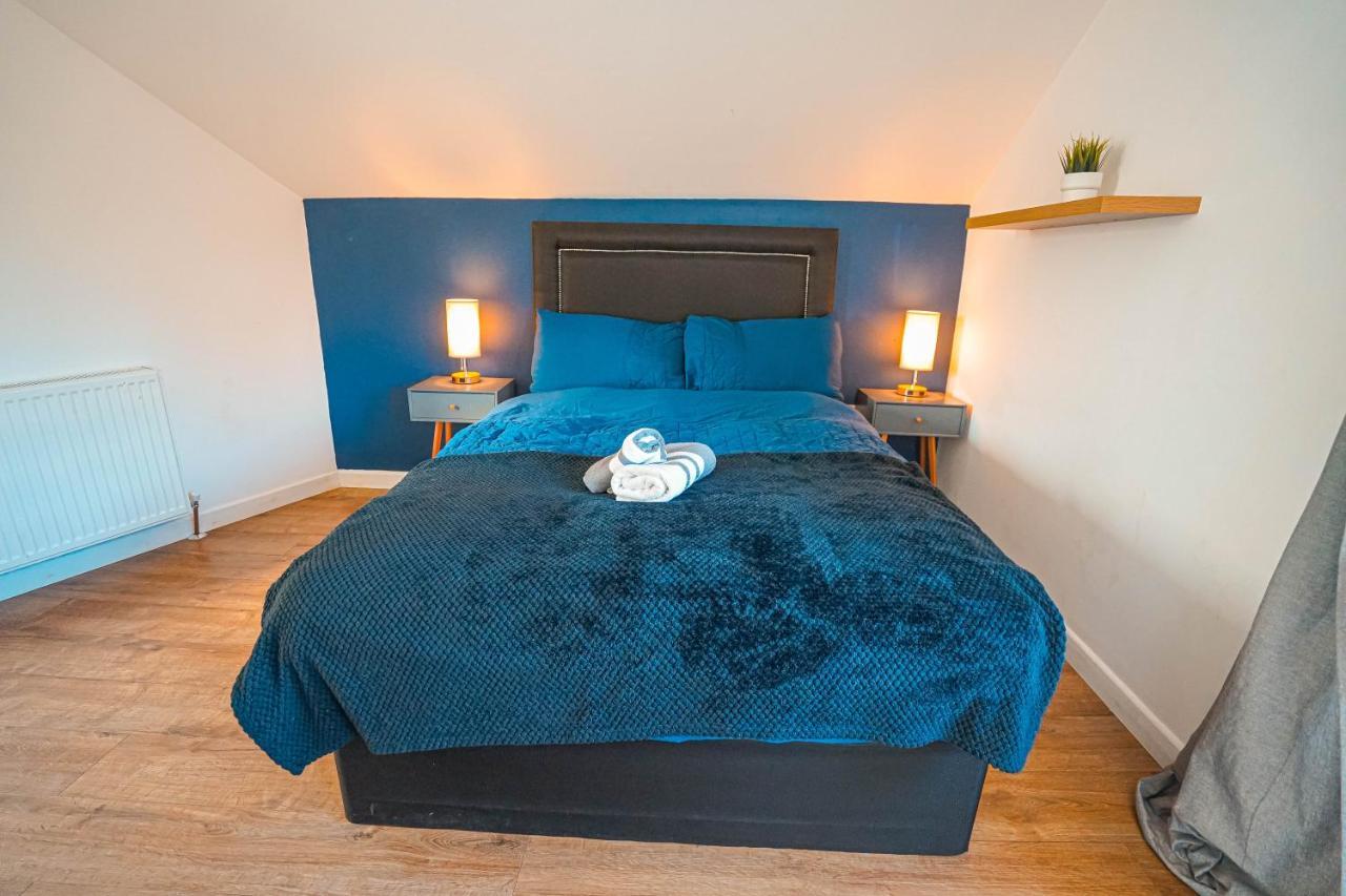 Private And Spacious 2 Bedroom House - Free Parking! Cardiff Esterno foto