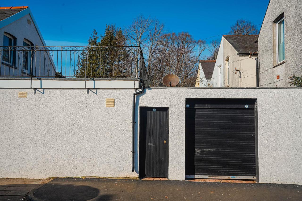 Private And Spacious 2 Bedroom House - Free Parking! Cardiff Esterno foto