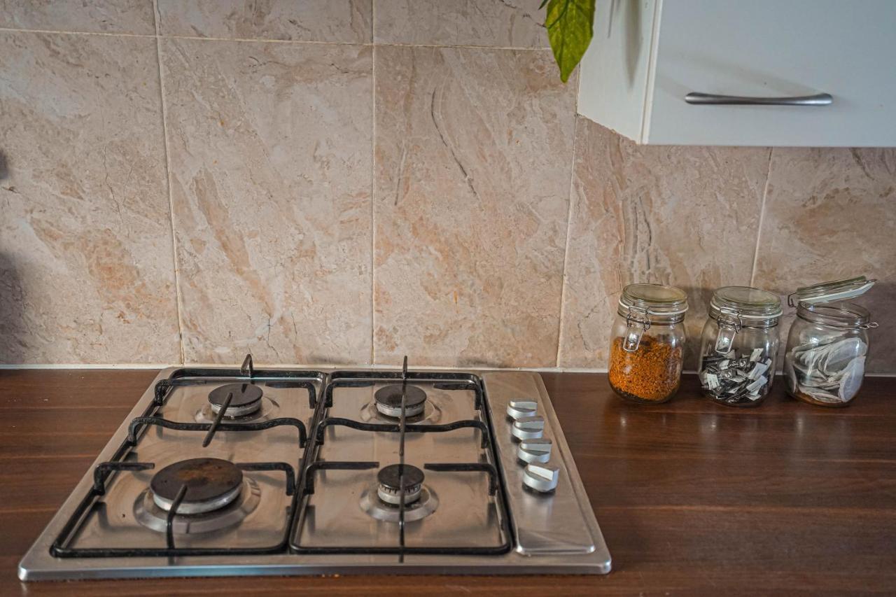 Private And Spacious 2 Bedroom House - Free Parking! Cardiff Esterno foto
